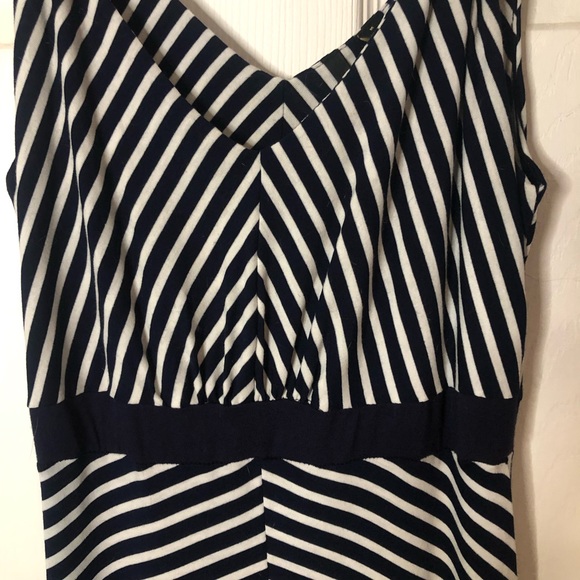 Ladies dress - Picture 2 of 6